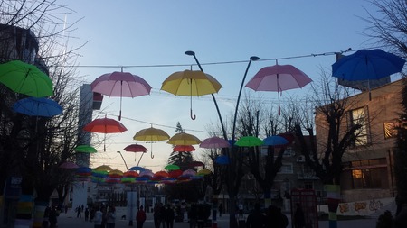 Umbrellas Korce Albania Summer Day Pedonale Pedestrian Boulevard Korca Shqiperiのeditorial素材
