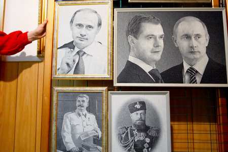 Vyritsa, Leningrad region, Russia-14 of February, 2012:Portraits within the Russian politicians in Vyritsa,Leningrad region, Russia, February 14,2012. Factory of portraits of the Russian politicians.のeditorial素材