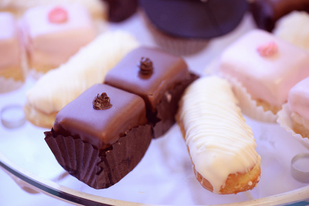Chocolate and vanilla small cakes