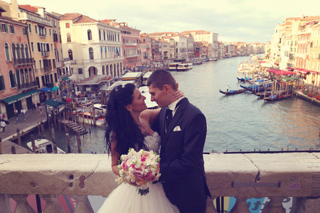 Bride and groom on a bridge in Veniceの写真素材