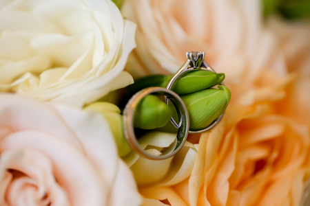 Close up with beautiful bouquet of flowers and ringsの写真素材
