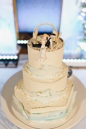 Elegant wedding cake with flowers and succulents