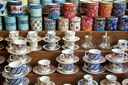 Authentic Iznik tile work cups and teacup plates in a gift shop in Istanbulのeditorial素材