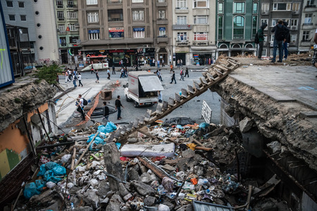 ISTANBUL, TURKEY - JUNE 5, 2013 : Civilians visiting the Gezi Park and Taksim Square after first Gezi Park protestsのeditorial素材