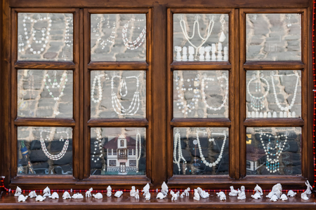 Meerschaum pipe and jewelries in a gift shopのeditorial素材