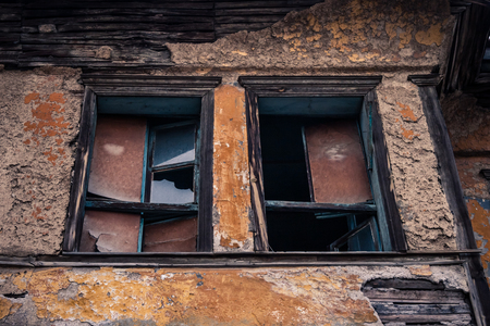 Ruins of Traditional Turkish window waiting for renovation in Eskisehirのeditorial素材