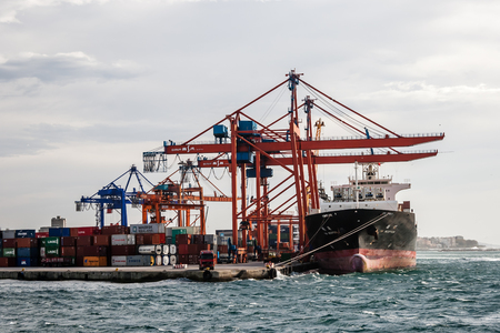 ISTANBUL, TURKEY - NOV 29, 2010: Container port and cargo ship in Haydarpasa Districtのeditorial素材