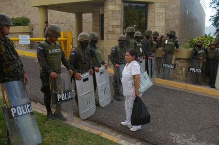 Protest march in Honduras against Juan Orlando Hernandez Honduras Tegucigalpa January 2018のeditorial素材