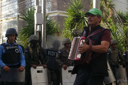 Protest march in Honduras against Juan Orlando Hernandez Honduras Tegucigalpa January 2018のeditorial素材