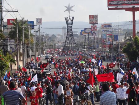 Protest march in Honduras against Juan Orlando Hernandez Honduras Tegucigalpa January 2018のeditorial素材
