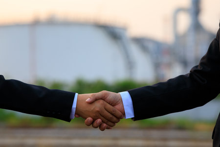 Businessman shaking handsの写真素材