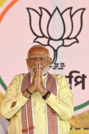 BARRACKPORE, INDIA - MAY 12: Prime Minister Narendra Modi gestures at a gathering during a election campaign rally in support of BJP candidate ahead of 4th phase of Lok Sabha Eection 2024 at Jagatdal, on May 12, 2024 in Barrackpore, India. During a rally,のeditorial素材