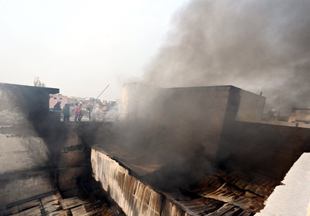 NEW DELHI, INDIA - MAY 12: A massive fire broke out at a shop in Kinari Bazaar near north Delhis Jama Masjid area , on May 12, 2024 in New Delhi, India. Around 13 firefighting vehicles have reportedly reached the spot, and they are trying to control the fのeditorial素材