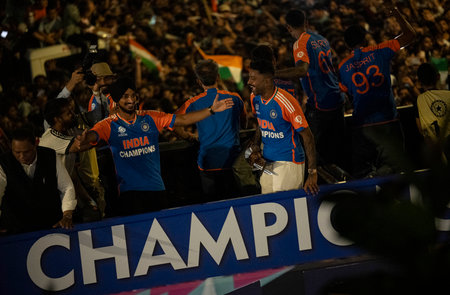 MUMBAI, INDIA - JULY 4: Hardik Pandya and Arshdeep Singh along with team member shows the T20 World Cup Trophy to Cricket enthusiast gathered during Team India victory parade outside Wankhede Stadium at Marine Drive on July 4, 2024 in Mumbai, India. (Photのeditorial素材
