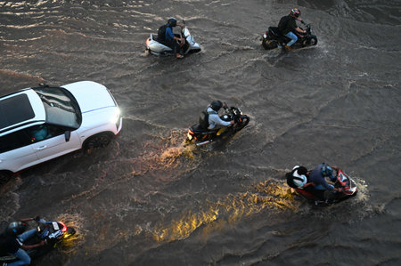 GURUGRAM, INDIA - JULY 27: Vehicles wade through a waterlogged stretch after the rain at National Highwway-48 near Signature Tower Chowk, in Gurugram, India, on Saturday, 27 July 2024. (Photo by Parveen Kumar/Hindustan Times)のeditorial素材