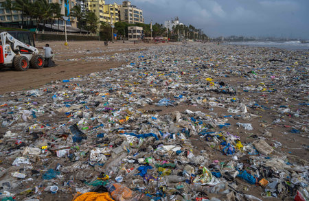 MUMBAI, INDIA - JULY 31: Juhu Chowpatty full of plastic waste after high tide, on July 31, 2024 in Mumbai, India. (Photo by Satish Bate/Hindustan Times )のeditorial素材