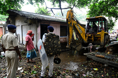 KOLKATA, INDIA - JULY 31:  Railway Protection Force (RPF) along with Kolkata Police officials evicting slums on railway land at Rajbari near Belgachhiya  on July 31, 2024 in Kolkata, India.  (Photo by Samir Jana/Hindustan Times)のeditorial素材