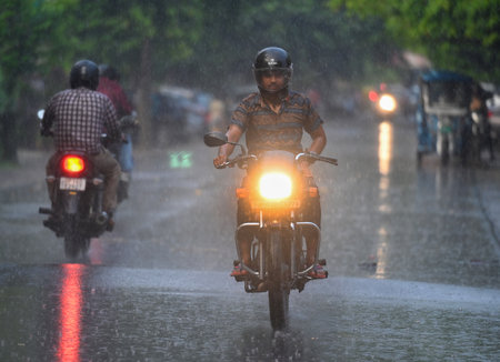 NOIDA, INDIA - JULY 30: Commuters stepping out during the evening rain after a humid summer, on July 30, 2024 in Noida, India. (Photo by Sunil Ghosh/Hindustan Times )のeditorial素材