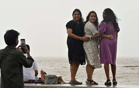 MUMBAI, INDIA - AUGUST 4: Group of childhood friends celebrate Friendship Day at Marine Drives, on August 4, 2024 in Mumbai, India. (Photo by Anshuman Poyrekar/Hindustan Times )のeditorial素材