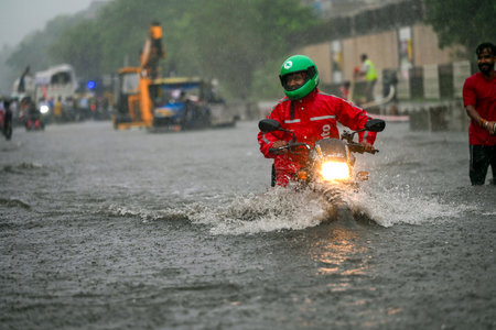 NEW DELHI, INDIA - AUGUST 11: Commuters wade through the waterlogged stretch near Vinod Nagar on August 11, 2024 in New Delhi, India. (Photo by Ajay Aggarwal/Hindustan Times )のeditorial素材