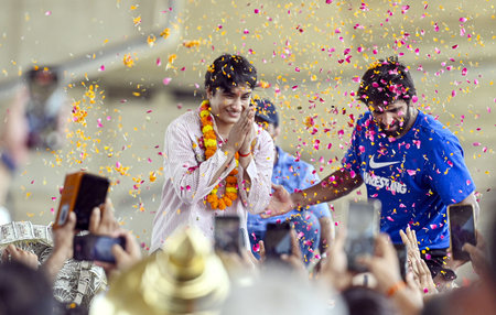 NEW DELHI, INDIA - AUGUST 17: Supporters welcome with flowers to Wrestler Vinesh Phogat upon her arrival at IGI airport to her village in at Dawarka Express way on August 17, 2024 in New Delhi, India. Vinesh was heavily garlanded at the airport, where sheのeditorial素材