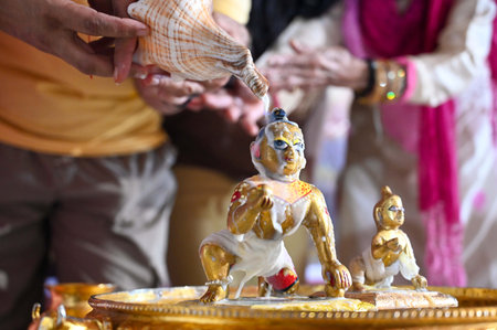 GURUGRAM, INDIA - AUGUST 26: Devotees performing Jal Abhishek of Lord Krishna during the Krishna Janmashtami festival at ISKCON temple in Sector-45 near Delhi Public School on August 26, 2024 in Gurugram, India. (Photo by Parveen Kumar/Hindustan Times)のeditorial素材