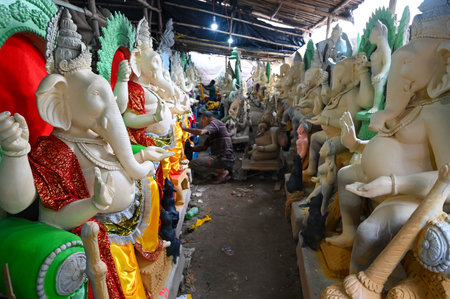 NOIDA, INDIA - SEPTEMBER 4: An artist gives final touches to Ganesha idols ahead of the Ganesh Chaturthi festival, on September 4, 2024 in Noida, India. (Photo by Sunil Ghosh/Hindustan Times)のeditorial素材