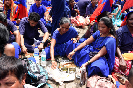 NAVI MUMBAI, INDIA - SEPTEMBER 4 2024  NMMC contract workers take out a protest march from Vashi to CM house Varsha Bungalow Mumbai at Vashi Railway Station, on September 4, 2024 in Navi Mumbai, India. (Photo by Bachchan Kumar/Hindustan Times )のeditorial素材