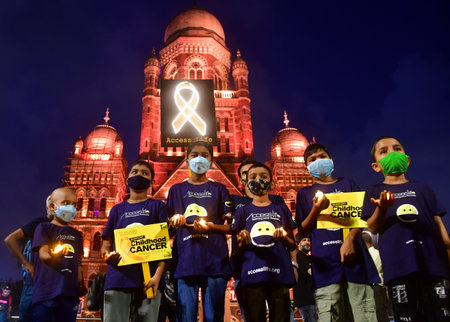 MUMBAI, INDIA - SEPTEMBER 4 2024  Cancer-affected children were seen holding candles in front of Mumbaiのeditorial素材