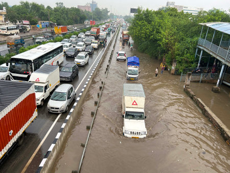 GURUGRAM, INDIA - SEPTEMBER 4 2024  Vehicles wade through a waterlogged stretch during heavy rain on the National Highway-48 service road near Narsinghpur village, on September 4, 2024 in Gurugram, India. Delhi-NCR residents witnessed a sudden change in wのeditorial素材