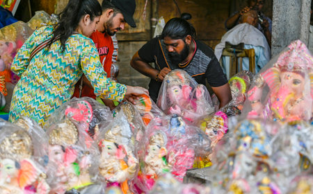 NEW DELHI, INDIA - SEPTEMBER 6 2024  People purchase idols of Lord Ganesha ahead of Ganesha Chaturthi, at Patparganj area on September 6, 2024 in New Delhi, India. Ganesh Chaturthi is celebrated across the country to mark the birth of the god associated wのeditorial素材