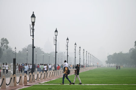 NEW DELHI, INDIA - SEPTEMBER 7 2024  People are seen walking at Kartavya Path during Hazy weather after two days drizzling rainfall, on September 7, 2024 in New Delhi, India. (Photo by Salman Ali/Hindustan Times )のeditorial素材