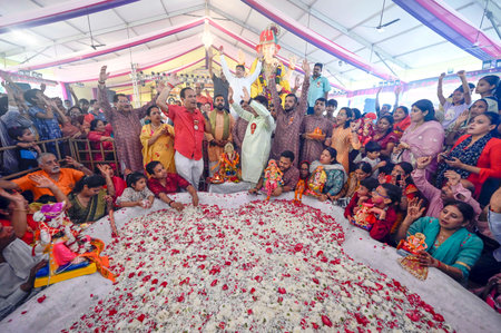 NEW DELHI INDIA SEPTEMBER 11 2024 Devotees celebrating during the immersion ceremony of the idol of Lord Ganesha at Bank Enclave on September 11 2024 in New Delhi India Photo by Sanjeev Verma Hindustan Timesのeditorial素材
