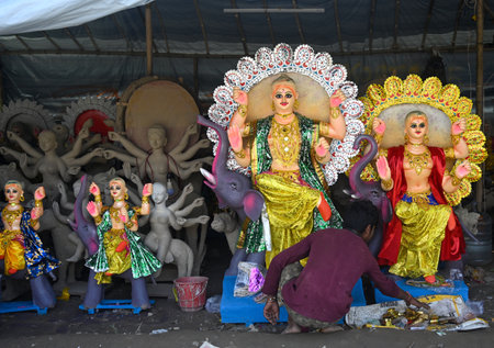 NOIDA, INDIA - SEPTEMBER 16: An artist adding the finishing touches to the idol of the Hindu god Vishwakarma for the eve of Vishwakarma Puja on September16, 2024 in Noida, India. (Photo by Sunil Ghosh/Hindustan Times)のeditorial素材