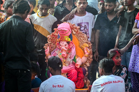 NEW DELHI, INDIA - SEPTEMBER 16: Devotees immerse an idol of Lord Ganesh in the water pond created by the Delhi Government a day before the Ganesh Chaturthi festival, at Geeta Colony on September 16, 2024 in New Delhi, India. (Photo by Raj K Raj/Hindustanのeditorial素材