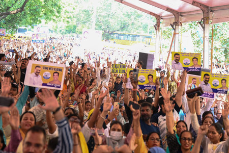 NEW DELHI, INDIA - SEPTEMBER 22: People during Aam Aadmi Party Convener and Delhi former CM Arvind Kejriwal along with other AAP leaders address Janta Ki Adalat at Jantar Mantar, on September 22, 2024 in New Delhi, India. Kejriwal said, \"For the last tenのeditorial素材