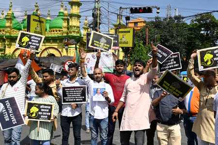 Kolkata India Sept 6 2024: Chakka jam road blockade by Bharatiya Janata Party supporters in demand for resignation of chief minister Mamata Banerjee and protest against allegedly rape and murder of a trainee doctor at Esplanade in Kolkata India on Friday のeditorial素材