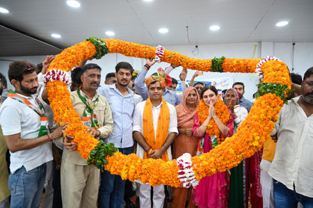 GURUGRAM, INDIA - SEPTEMBER 26: Juhi Babbar, daughter of film actor and former Congress MP Raj Babbar campaigns for Congress candidate Vardhan Yadav from Badshahpur assembly constituency on September 26, 2024 in Gurugram, India.(Photo by Parveen Kumar/Hinのeditorial素材