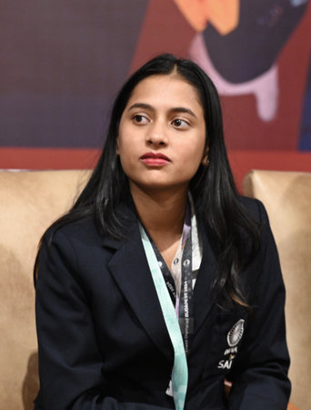 NEW DELHI, INDIA - SEPTEMBER 25: Chess player, Divya Deshmukh during a felicitation programme by All India Chess Federation, on September 25, 2024 in New Delhi, India. (Photo by Sanjeev Verma/Hindustan Times)のeditorial素材