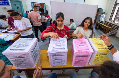 NEW DELHI, INDIA - SEPTEMBER 27: Students casting their votes during the Delhi University Students Union (DUSU) polls 2024, at Kirori Mal College on September 27, 2024 in New Delhi, India. (Photo by Raj K Raj/Hindustan Times)のeditorial素材