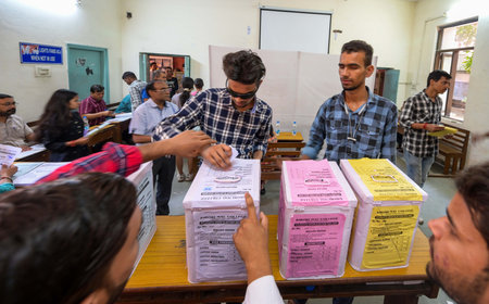 NEW DELHI, INDIA - SEPTEMBER 27: Students casting their votes during the Delhi University Students Union (DUSU) polls 2024, at Kirori Mal College on September 27, 2024 in New Delhi, India. (Photo by Raj K Raj/Hindustan Times)のeditorial素材