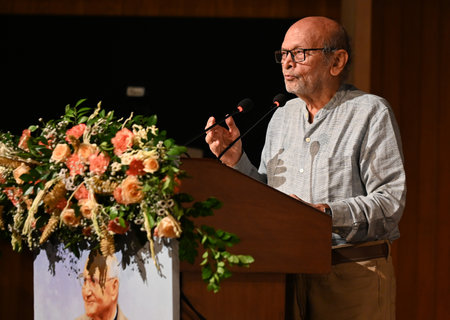 NEW DELHI, INDIA - SEPTEMBER 30: Hindi writer and poet Asghar Wajahat  addressing the audience during Shrilal Shukla Smriti IFFCO Sahitya Samman Ceremony at India Habitat Centre, Lodhi Road on September 30, 2024 in New Delhi, India. (Photo by Sonu Mehta/Hのeditorial素材