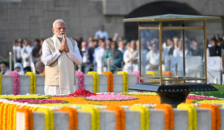NEW DELHI, INDIA - OCTOBER 2: Prime Minister Narendra Modi pays homage to Mahatma Gandhi on his birth anniversary, at Rajghat on October 2, 2024 in New Delhi, India. On October 2, each year, people across the country commemorate Mahatma Gandhi's legacy ofのeditorial素材