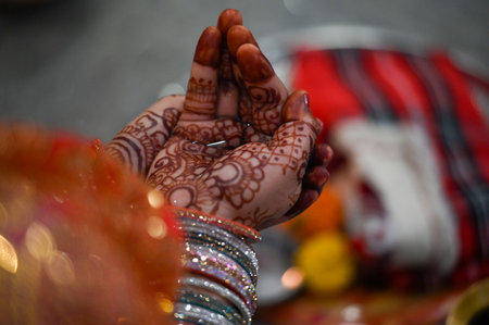 NOIDA, INDIA - OCTOBER 20: Hindu married women perform rituals on the occasion of Karva Chauth, at Sector 40 Shakti Dham Mandir, on October 20, 2024 in Noida, India. Karva Chauth is a one-day festival celebrated annually by married Hindu women in which thのeditorial素材