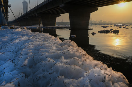 NEW DELHI, INDIA - OCTOBER 26: A view of Yamuna River which is covered with foam from the discharge of untreated industrial and domestic waste, on October 26, 2024 in New Delhi, India. (Photo by Sunil Ghosh/Hindustan Times )のeditorial素材