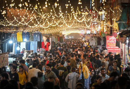NEW DELHI, INDIA - OCTOBER 27: Massive crowds of Shoppers seen at Sarojini Nagar ahead of Diwali Festival, on October 27, 2024 in New Delhi, India. (Photo by Sanchit Khanna/Hindustan Times )のeditorial素材