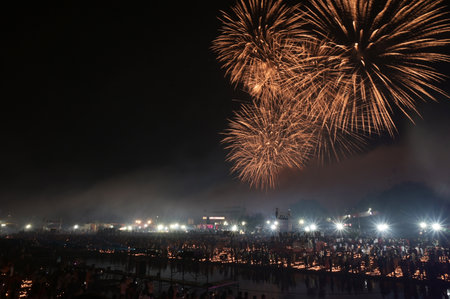 AYODHYA INDIA OCTOBER 30 2024 Fireworks demonstration at Ram ki Peri during Deepotsav celebration on October 30 2024 in Ayodhya India Ayodhya hosted its first Deepotsav since the consecration of the Ram temple this January with over 25 lakh diyas lit on tのeditorial素材