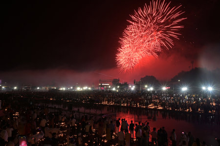 AYODHYA INDIA OCTOBER 30 2024 Fireworks demonstration at Ram ki Peri during Deepotsav celebration on October 30 2024 in Ayodhya India Ayodhya hosted its first Deepotsav since the consecration of the Ram temple this January with over 25 lakh diyas lit on tのeditorial素材