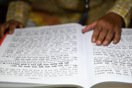 NOIDA, INDIA - OCTOBER 31: People offer prayers at a temple on the occasion of Diwali at Sanatan Dharm Mandir at Sector 19 on Thursday Night, on October 31, 2024 in Noida, India. (Photo by Sunil Ghosh/Hindustan Times )のeditorial素材