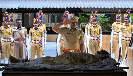 MUMBAI INDIA NOVEMBER 9 2024 Police personnel performed full state honors during the funeral of a...